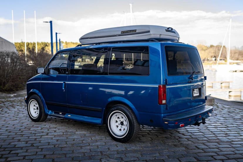 GMC Safari van back left view